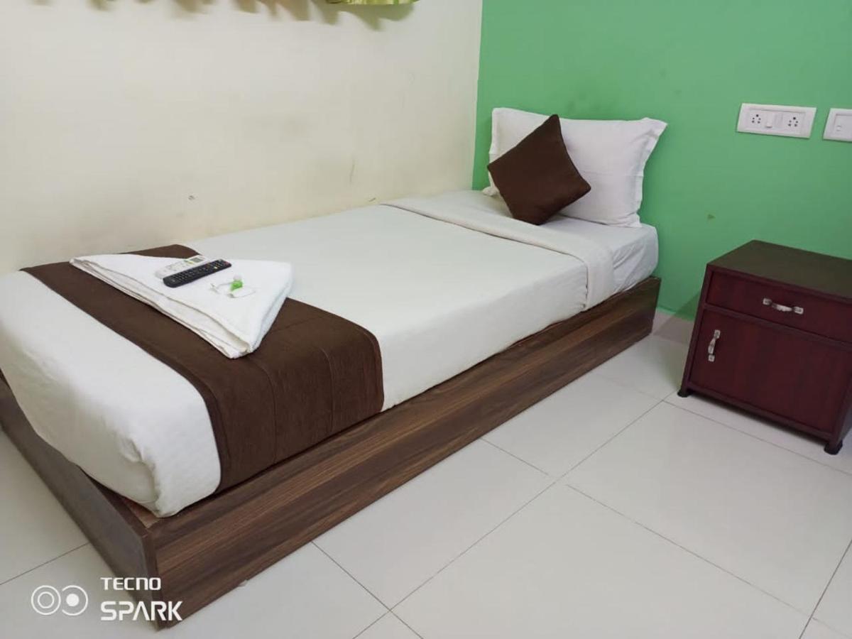 Green Tree Hotel-Near Vfs Global And Ramee Mall Chennai Esterno foto