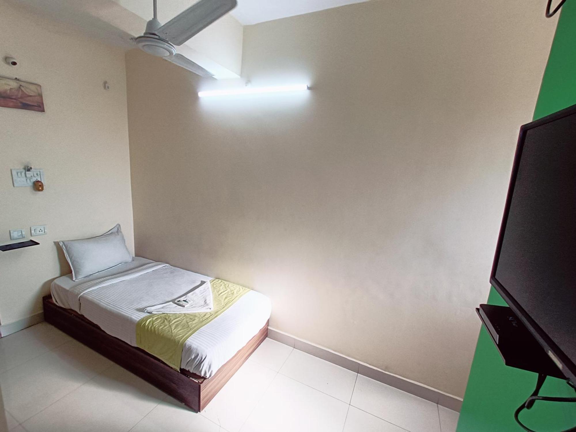 Green Tree Hotel-Near Vfs Global And Ramee Mall Chennai Esterno foto