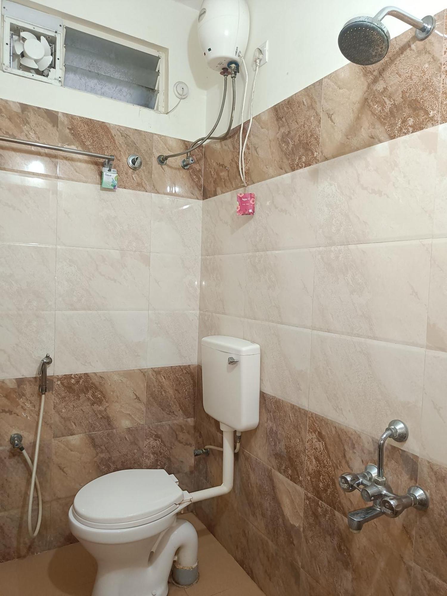 Green Tree Hotel-Near Vfs Global And Ramee Mall Chennai Esterno foto