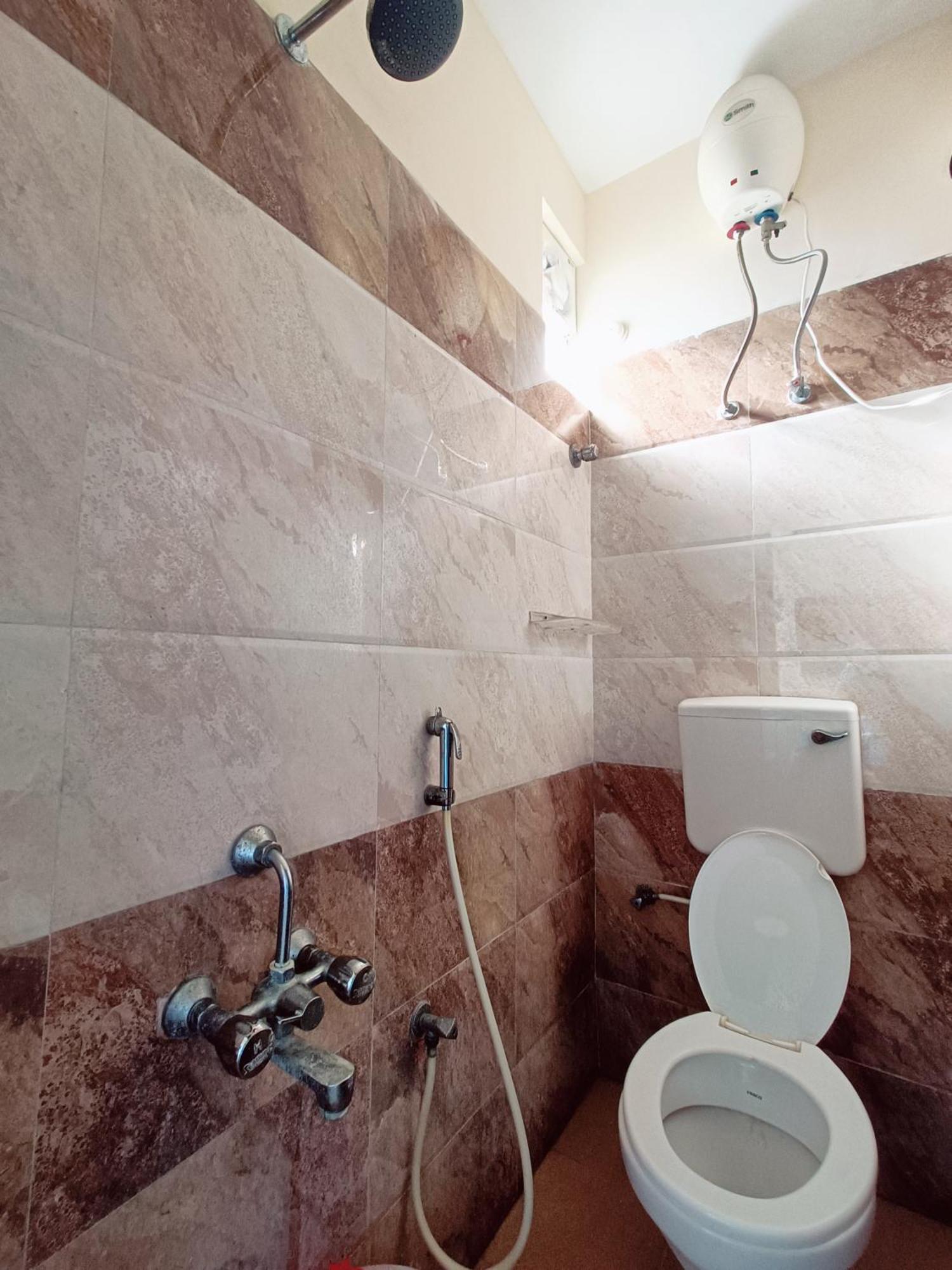 Green Tree Hotel-Near Vfs Global And Ramee Mall Chennai Esterno foto