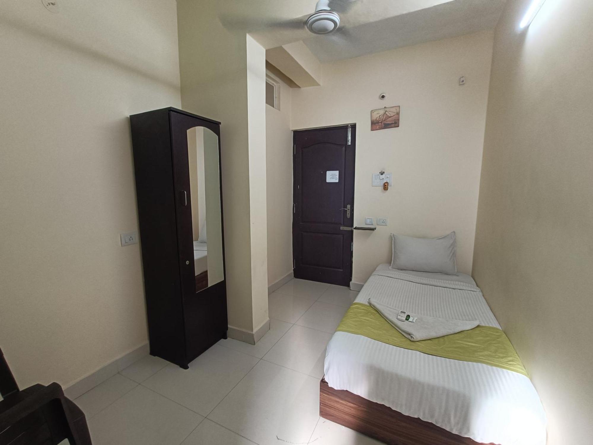 Green Tree Hotel-Near Vfs Global And Ramee Mall Chennai Esterno foto