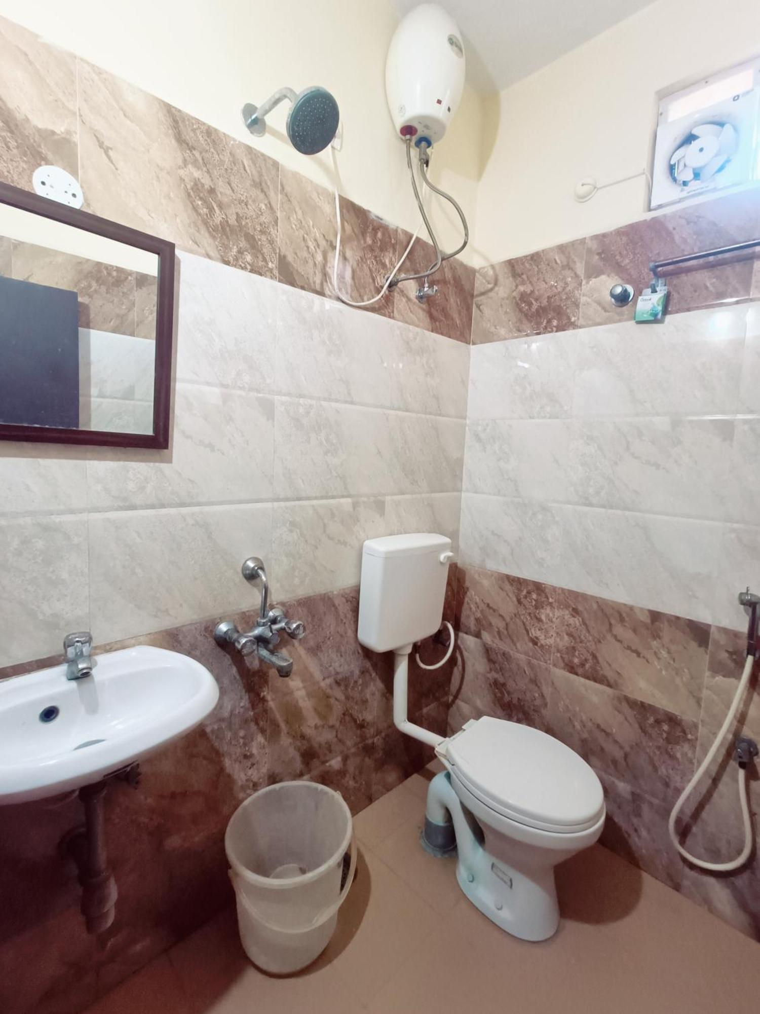 Green Tree Hotel-Near Vfs Global And Ramee Mall Chennai Esterno foto